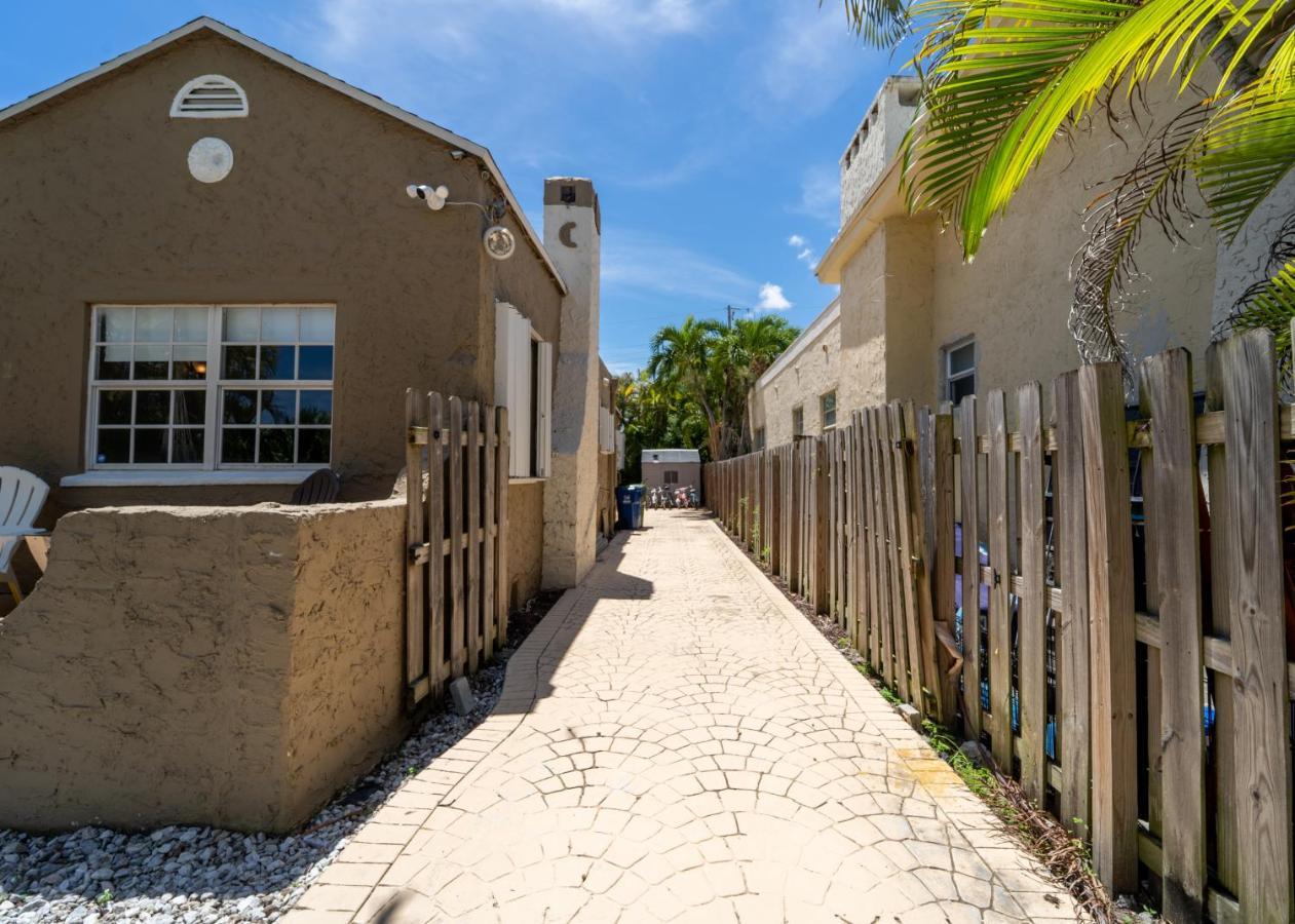 Bike To Beach-spacious With Patio Bbq & Game Villa Hallandale Beach